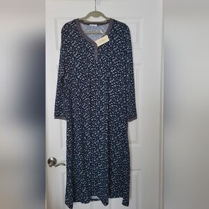 Ekouaer ladies long nightgown. NWT. Size L.